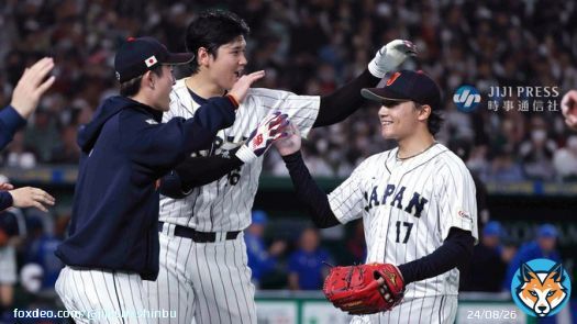 #WBC 準々決勝のイタリア戦、#大谷翔平 らに出迎えられる #伊藤大海 です。 #WorldBaseballClassic #ワールドベースボールクラシック #samuraijapan   WBC関連ニュースはこちら&rarr;