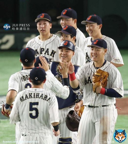#WBC 準々決勝のイタリア戦に勝利し喜ぶ #岡本和真 #中村悠平 らです。  #WorldBaseballClassic #ワールドベースボールクラシック #samuraijapan   WBC関連ニュースはこちら&rarr;