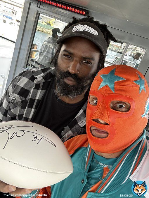 With the great #RickyWilliams @MiamiDolphins #Finsup