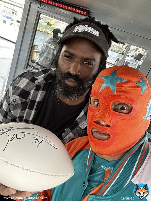 With the great #RickyWilliams @MiamiDolphins #Finsup