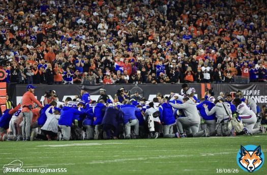 Prayers up.  #teehiggins #DamarHamlin #BillsMafia #Bills #bengals #bengalsvsbills
