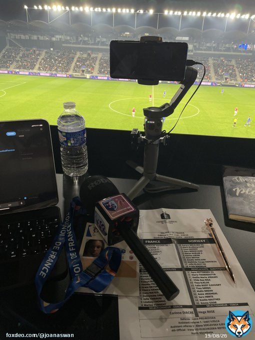 Bien install&eacute;e pour Le match France Norv&egrave;ge  #fff #equipedefrancefeminine #footballfeminin #tournoidefrance2023 #FRANOR