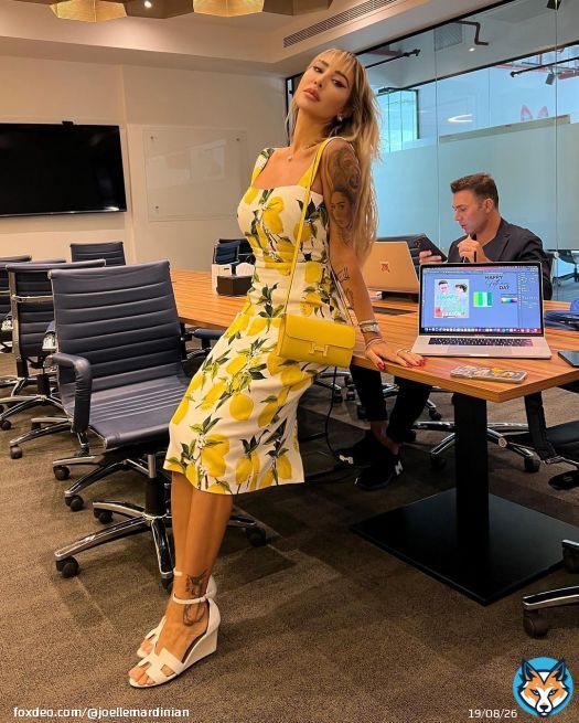 Business as usual #business #businesswoman #love #work @dabdub @clinicajoelleofficial @eyecandy @maisondejoelleofficial @joelleparis #joellemardinian #joelle #جويل #جويل_ماردينيان