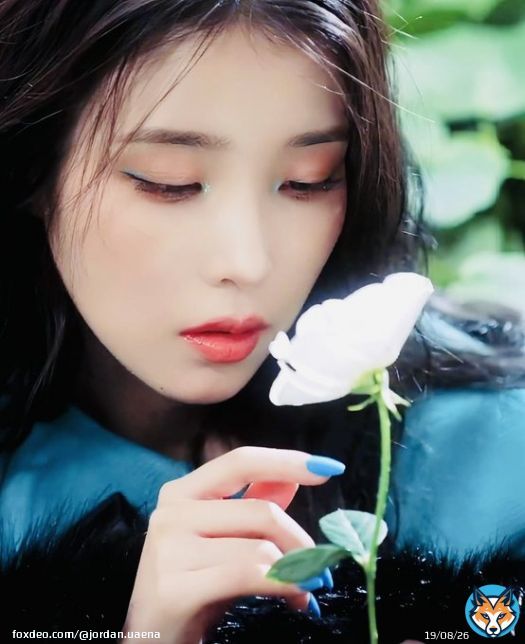 Prepare to  for 6th gen soon!  She said they had troubles choosing the name of the 6th gen so I can&rsquo;t wait to see what they prepared  She said it was her versus Edam staff   @_IUofficial #IU #아이유
