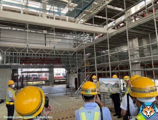 ＼幕張豊砂駅　報道公開／ 東京建設PMOでは23年春開業に向け工事を進めている「幕張豊砂（まくはりとよすな）駅」の進捗状況を報道各社さまに公開しました。 床のタイル貼りや改札機設置などの残りの工事も引き続き安全に進めて参ります。 #JR東日本 #鉄道 #幕張豊砂 #京葉線 #わくわくぞくぞく京葉線