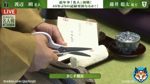 【第81期 #名人戦 第一局 2日目】 [\u25b2#渡辺明名人 vs\u25b3#藤井聡太六冠]  封じ手開封。 43手目、渡辺名人の指し手は玉寄りでした。  対局再開。  持ち時間は 渡辺 4時間59分 藤井 4時間54分  終局は2100ごろの見通しです。  [渡辺0(七番勝負)0藤井] #将棋 #ABEMA #ShogiLive