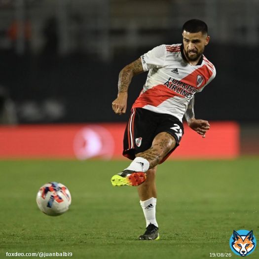 El pase de El&iacute;as G&oacute;mez a Racing nunca fue un hecho. El inter&eacute;s y las charlas est&aacute;n, pero en River desde ayer aseguran que nunca se cerr&oacute; un acuerdo. Tal como afirm&oacute; en conferencia, Demichelis no desea soltar jugadores y la lesi&oacute;n de Mart&iacute;nez es una inc&oacute;gnita. Por ahora sigue.