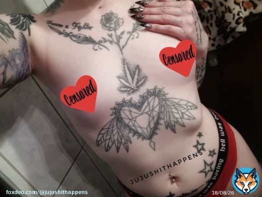 Hell was boring - alone showering too   #sexy #obenohne #h&ouml;schen #longnails #followme #linkinbio #RetweeetPlease #Onlyfans #Bestfans #4Based #Brezzels #Fan7
