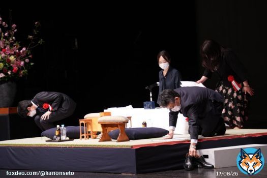 岡崎将棋まつり 公開対局 中村太地八段ー佐藤康光九段 康光九段の勝利。 途中からは藤井聡太六冠が高見泰地七段と大盤解説を。白熱する終盤戦に出演時間も長くなり。 高見七段「こんなに長く解説されることもあまりないんじゃ...」 藤井六冠「あ、はい。終盤だけだと聞いていたのですが...笑」