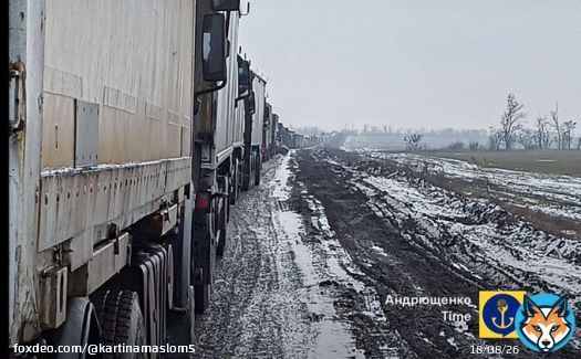 #UkraineRussianWar  Трасса Мариуполь-Бердянск 80км заставлена грузовиками. Таким образом орки обеспечивают логистику БК на Запорожском плацдарме. Мобильные армейские склады. При потребности транспорт идет не в точку накопления , а непосредственно на позиции. Хитрожопые.