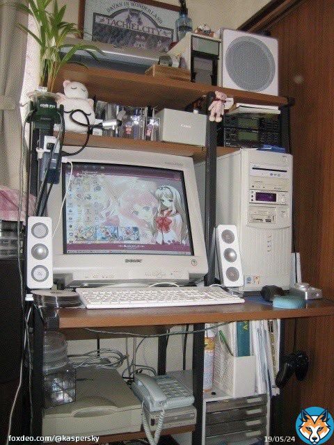 You wake up it’s the year 2000 and this is your setup. What do you do?  #throwback