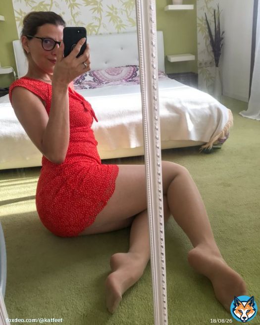 Did you knew that my birthday is this month?   RT for the love of women pantyhose  #pantyhose #pantyhosemodels #pantyhosetoes #maturewoman #maturefeet #higharches #nylonfeet #highheelslover #selfie #mirroselfie #elegantwoman