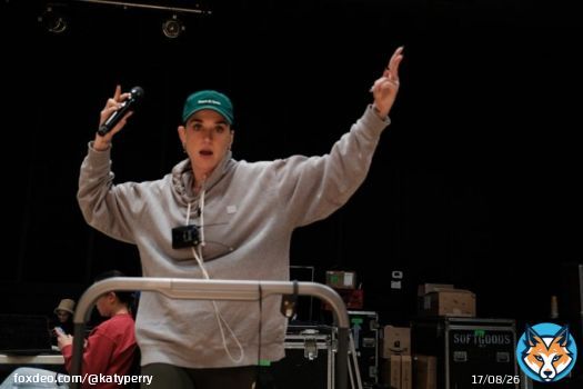 tour rehearsal photos by Daisy
