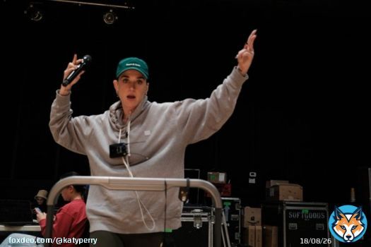 tour rehearsal photos by Daisy
