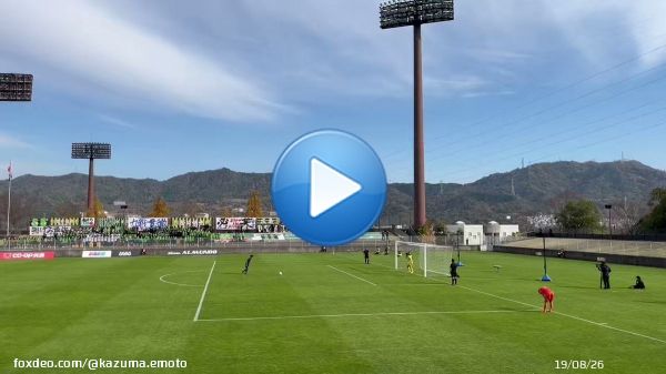 【高校サッカー選手権 広島県大会決勝】 国際学院vs皆実 昨日今日の話じゃない。 ほとんどの選手がこの日に向け、何十年も積み上げてきた集大成。 混じり気のない真っ直ぐな姿勢に心打たれる&hellip; PKまでもつれる大激闘の末、皆実が全国へ。 広島の高校生フットボーラーに伝えたい。感動をありがとう^ ^