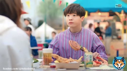 SUNTORY様 金麦のCMにケバブエレンがひっそり登場 青いテントです\u25ce  #松岡茉優 さん #矢本悠馬 さん