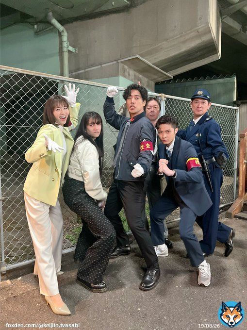 現場は順調 新しいチームも 抜群なチームワークです  どんなオフショットが 見たいですか？  #ケイジとケンジ時々ハンジ #桐谷健太 #磯村勇斗 #岡崎紗絵 #長井短 #湯江タケユキ #古田新太 #テレビ朝日 #4月13日木曜よる9時スタート #個性爆発集団 #ハマの平和は俺たちが守る