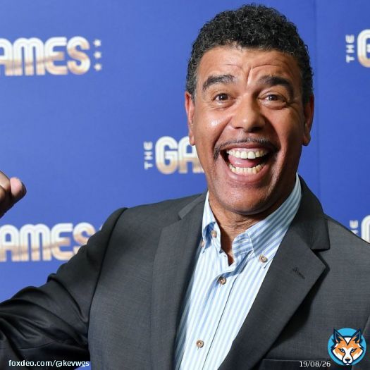 I've been lucky enough to meet Chris Kamara a few times through my old job, and he's a lovely off screen as he is on. Great job Kammy #MaskedSingerUK