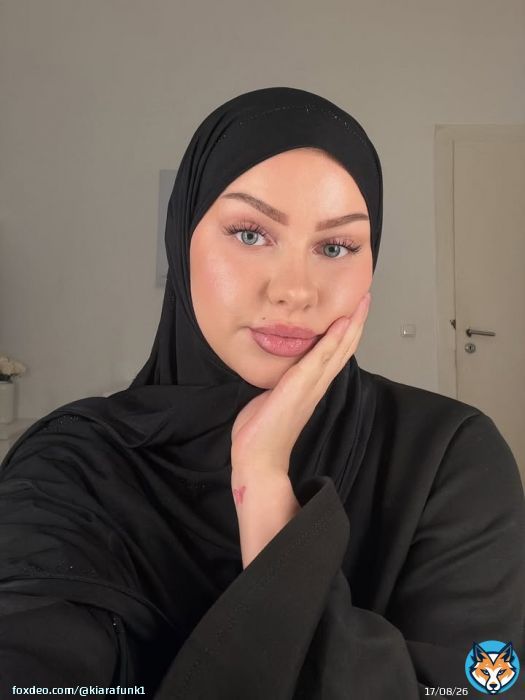 Photo shared by 𝒦𝒾𝒶𝓇𝒶 on February 04, 2026 tagging @losyana.shop. May be a selfie of one or more people, eyeliner, headscarf, turban and text.