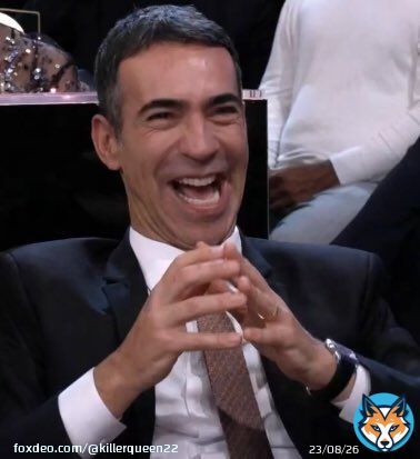E j&aacute; temos a primeira confus&atilde;o de 2023: Zeca Pagodinho putasso com uma confus&atilde;o na plateia, deixando o palco e depois voltando.   QUE COME&Ccedil;O DE 2023  #showdavirada