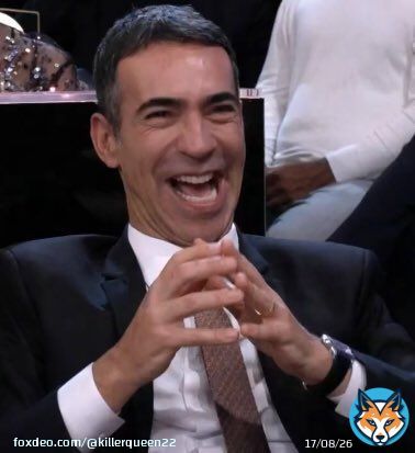 E j&aacute; temos a primeira confus&atilde;o de 2023: Zeca Pagodinho putasso com uma confus&atilde;o na plateia, deixando o palco e depois voltando.   QUE COME&Ccedil;O DE 2023  #showdavirada