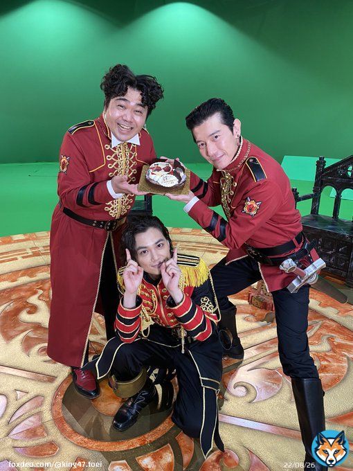 ラクレスの側近・ドゥーガ役の森岡豊さんと、ボシマール役の福澤重文さんのお誕生日を現場でお祝いしました 写真にはラクレス様の姿も… シュゴッダム王室はとてもアットホームな職場ですね #王様戦隊キングオージャー #キングオージャー