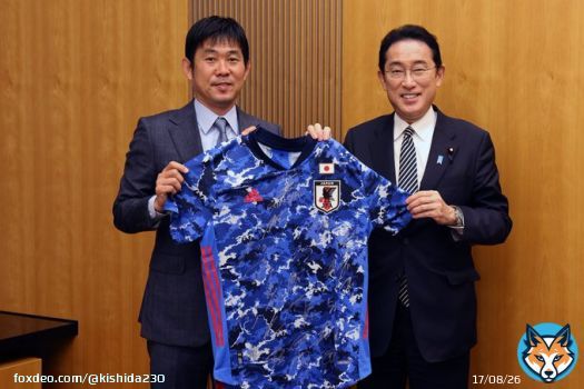 昨日私もテレビでサッカーW杯日本対ドイツ戦を観戦しました。 チーム力、個々の力、監督の采配、そうしたものが発揮された素晴らしい試合、素晴らしい勝利でした。 次のコスタリカ戦に向けて弾みを付け、そしてぜひグループリーグ突破に向けて前進して頂きたいと思います。