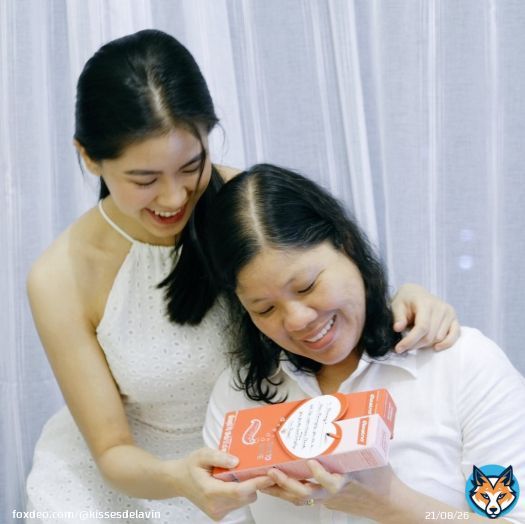 Showing love to the truest constant people in my life with the #ColgateDareToLovePH toothpaste!  Perfect gift this love month lalo na dahil may maliliit na hearts inside! Ang cuteee @ColgatePH! Sana magustuhan ni Mommy ang dedication ko sa box! It’s Happy 's Day everyday!