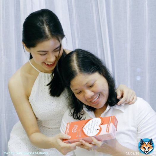 Showing love to the truest constant people in my life with the #ColgateDareToLovePH toothpaste!  Perfect gift this love month lalo na dahil may maliliit na hearts inside! Ang cuteee @ColgatePH! Sana magustuhan ni Mommy ang dedication ko sa box! It’s Happy 's Day everyday!