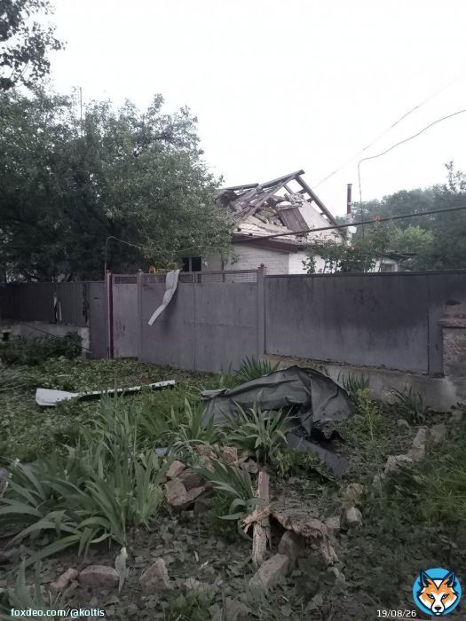 в пабликах Украины (сами украинцы), несмотря на свои же новости о том что ВСУ ведёт обстрел ДНР, пишут что этой ночью Донецк уничтожала Россия.  Украина головного мозга.