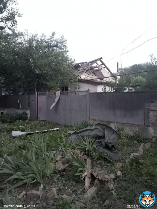 в пабликах Украины (сами украинцы), несмотря на свои же новости о том что ВСУ ведёт обстрел ДНР, пишут что этой ночью Донецк уничтожала Россия.  Украина головного мозга.