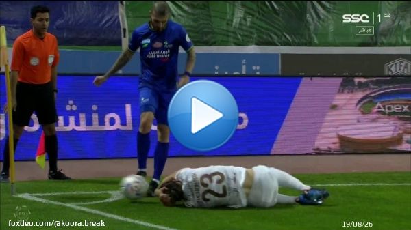 لاعب الفتح يتحصل على ركلة زاوية بطريقة غريبة #الفتح_الشباب  #كورة_بريك