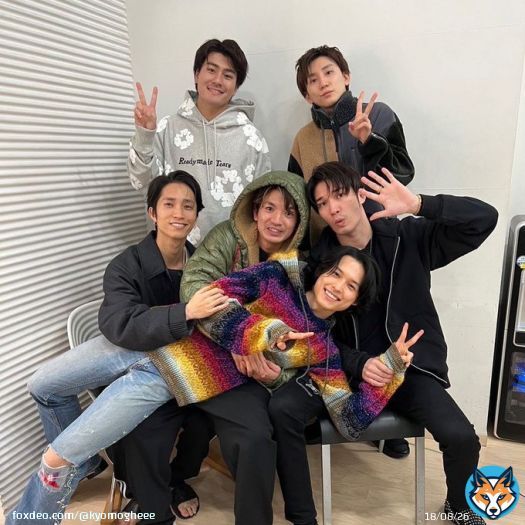 It's been a while since they posted a group picture   #SixTONES #ストグラム #勤労感謝の日