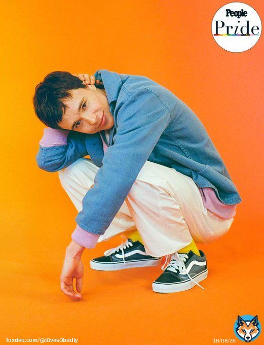 elliot page is really embracing the 90s heartthrob aesthetic