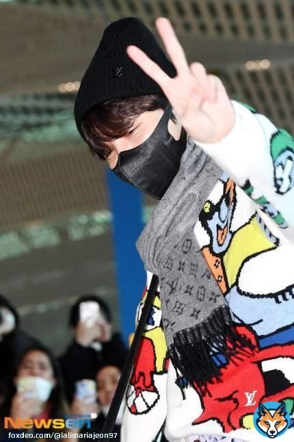 Te deseo un excelente viaje hermoso solecito   HAVE A SAFE FLIGHT JHOPE HAVE A SAFE FLIGHT HOBI JHOPE X LOUIS VUITTON #jhopeXLouisVuitton