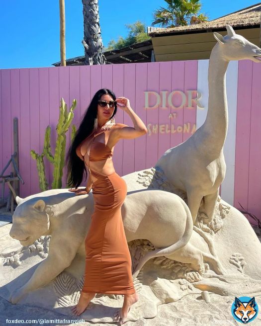 @FashionNova always with me \ud83e\udd0e..#sainttropez #fashionnova #fashionnovababe #southoffrance\ud83c\uddeb\ud83c\uddf7 #summervibes\u2600\ufe0f #browndress #fashionnovamodel #sainttropezstyle