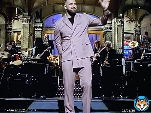 Umm. I think this is the first time I&rsquo;ve ever seen a men&rsquo;s suit + loin cloth combination! Still not quite sure how I feel about it!  #TravisKelce #SNL #openingmonologue