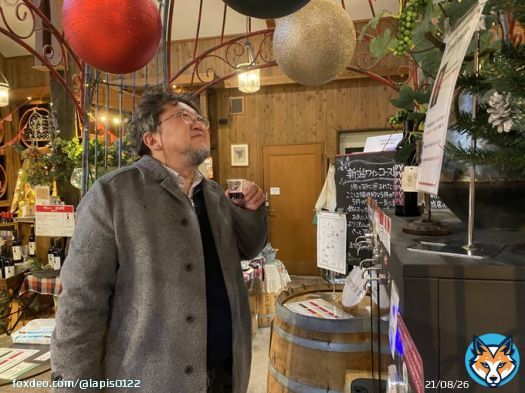 新潟特撮上映会オフショット ワインを求めカーブドッチワイナリーへ さっそく試飲コーナーで #樋口真嗣 #新潟特撮上映会
