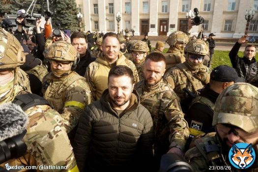 Зеленский в Херсоне, а пыня в бункере - давайте ходить друг к другу в гости: вы к нам на именины, мы к вам на похороны, - как говорят в Одессе..