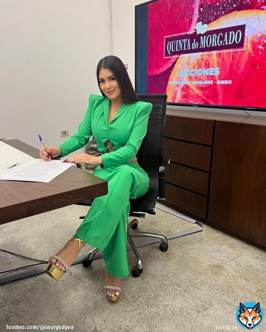 Misamores hoy firmamos contrato con una marca internacional \ud83d\ude0dbrindemos misamores \ud83c\udf77