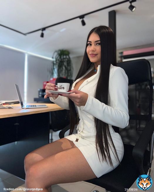 Misamores una empresaria se construye cautelosamente, hoy estuvimos charlando con mi equipo creativo a cerca del producto de belleza que vamos a lanzar \ud83d\ude0d obviamente acompa&ntilde;ados de @cafemayopy