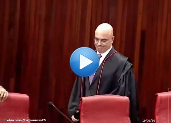 Alexandre de Moraes sendo muito aplaudido durante diploma&ccedil;&atilde;o.  #DiplomacaoDoLula