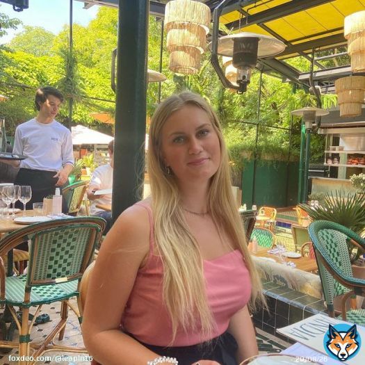 Un jardin secret dans Paris \ud83d\udd4a . . . . . . .  #paris  #picture  #andia  #restaurant  #16emearrondissement  #garden  #green  #nature  #secret  #flowers  #yummy  #bluesky  #girl  #white  #restaurantparis  #pink  #me  #love  #blonde  #ootd