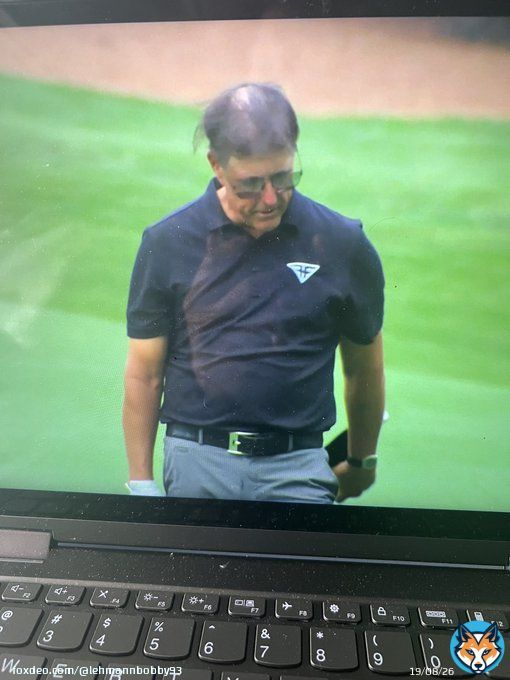 Does @PhilMickelson rock a toupee now? #themasters