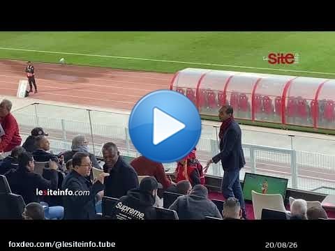 تفاعل كبير من جماهير الوداد مع حضور إيتو.. والنجم الكاميروني يلبي طلبات الأطفال