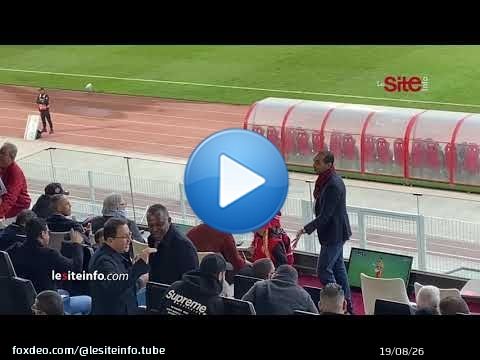 تفاعل كبير من جماهير الوداد مع حضور إيتو.. والنجم الكاميروني يلبي طلبات الأطفال
