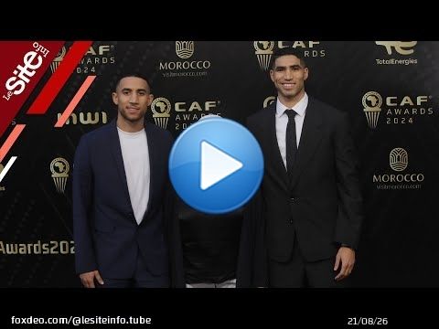 تشجيع وتفاعل من الجماهير المغربية مع وصول أشرف حكيمي ووالدته لحفل جوائز الكاف بمراكش