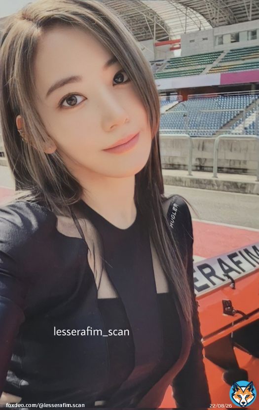 LE SSERAFIM FEARLESS - BLACK PETROL [V1] PHOTOCARD SCAN  #LE_SSERAFIM #FEARLESS #SAKURA #CHAEWON #YUNJIN