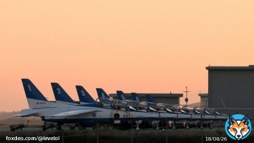 夕暮れのブルーインパルス&hellip;栃木国体「いちご一会とちぎ国体」の祝賀飛行を終え松島基地に帰投した7機。20221001 #ブルーインパルス #松島基地 #栃木国体 #いちご一会とちぎ国体 #百里基地