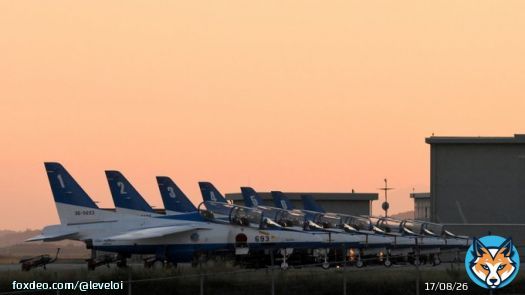 夕暮れのブルーインパルス&hellip;栃木国体「いちご一会とちぎ国体」の祝賀飛行を終え松島基地に帰投した7機。20221001 #ブルーインパルス #松島基地 #栃木国体 #いちご一会とちぎ国体 #百里基地